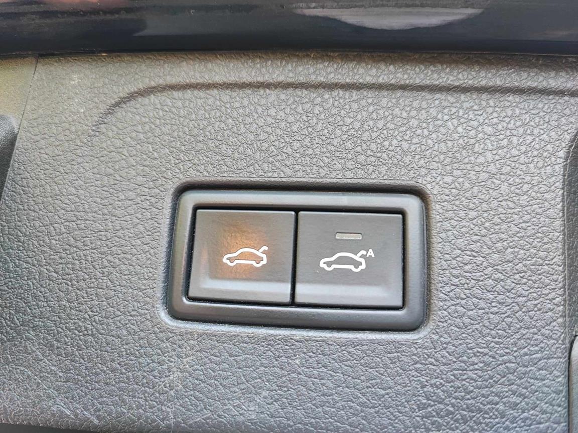 Messenger_creation_5574E64E-CF8E-410D-967F-A6408233FC59 (Copy)